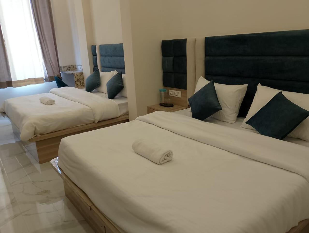 Hotel Lr Delite Inn Матхура Экстерьер фото