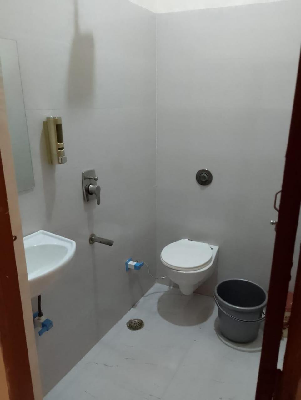 Hotel Lr Delite Inn Матхура Экстерьер фото